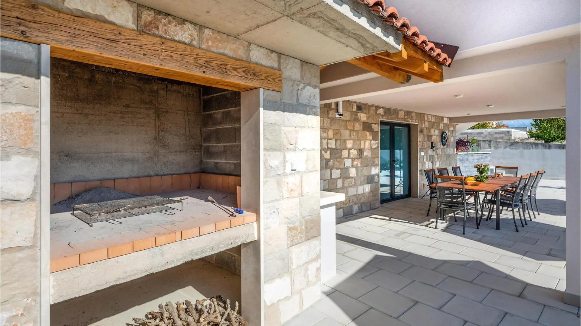 Stunning Home In Kastel Sucurac With Kitchen Kastela 0*,
